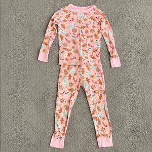 🩷 Old Navy Pink Gingerbread Kids PJ set size small (6) Christmas Pajama Set
